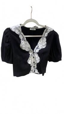 NEW NEEDII women's short puff sleeve lace contrast button down in black